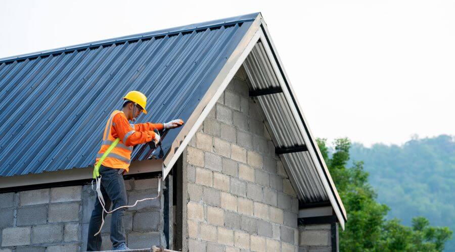 Expert Emergency Roof Repairs services in Lewistown, OH